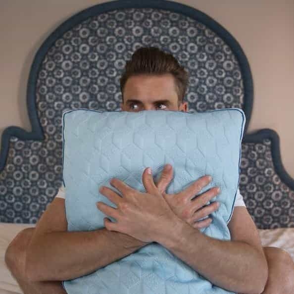 K-25 Smart Pillow｜すべての睡眠スタイルに対応する調節可能で温度調節機能付きの枕