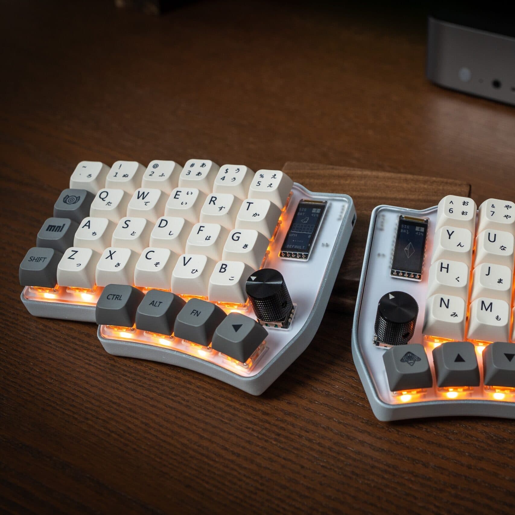 Zythe｜人間工学に優れたワイヤレススプリットテンティングキーボード