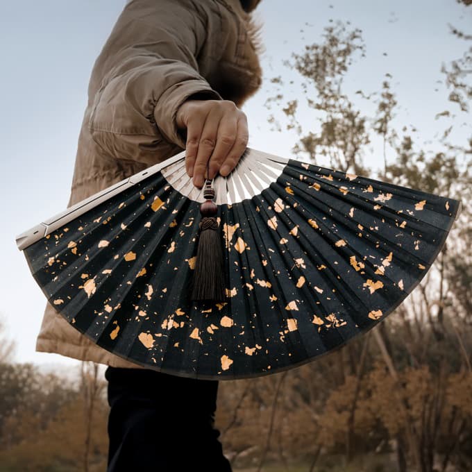 COMANDI Titanium EDC Folding Fan｜古典とテクノロジーの融合｜日常に輝くチタン製 EDC フォールディングファン