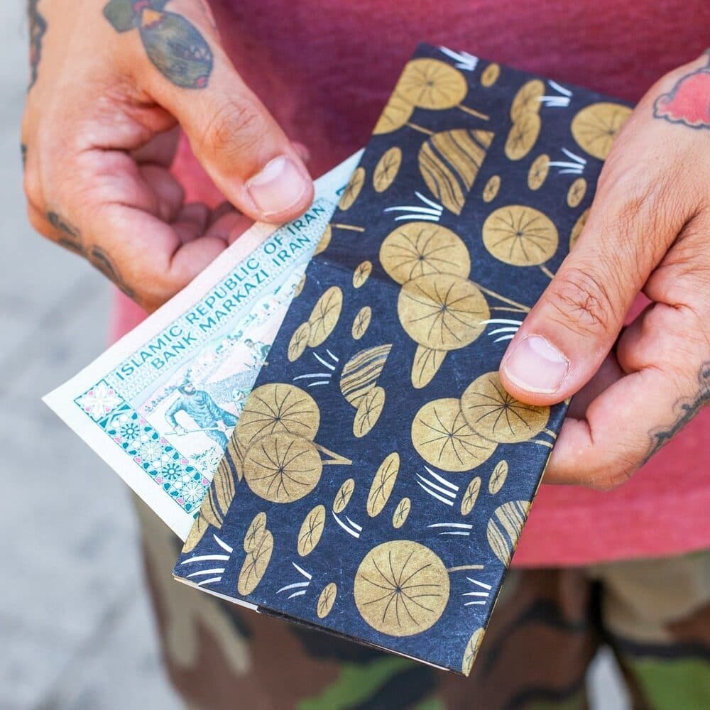 Paperwallet|Tyvek®の魔法で生まれるミニマルウォレット
