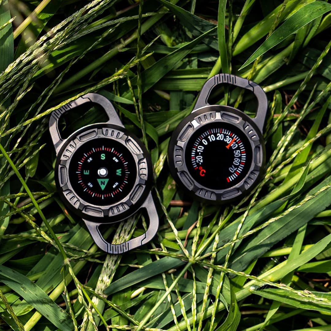 Titanium 2-in-1コンパス|アウトドアと冒険の必需品