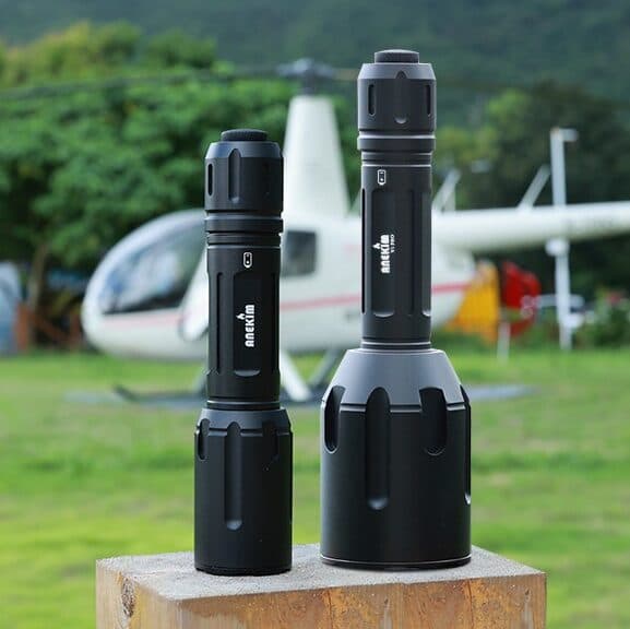 ANEKIM Tactical Flashlight|多用途で高輝度のタクティカルフラッシュライト