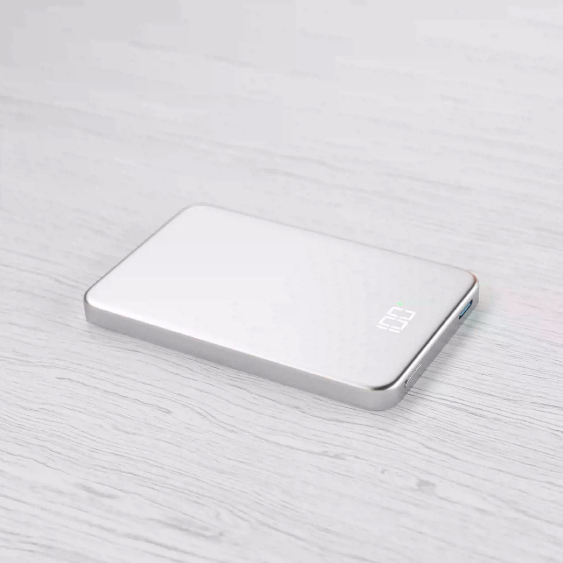 AlloyPower|美しい外観と高機能を兼ね備えた次世代モバイルバッテリー