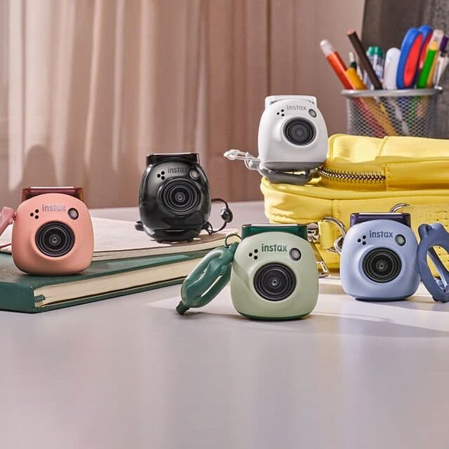 instax Pal|手のひらサイズのデジタルカメラで、日常をもっと自由に記録しよう