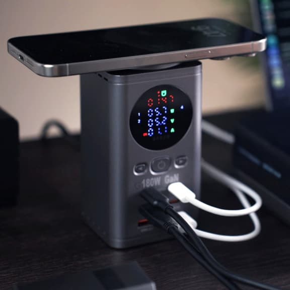 Voltix|世界で最もスマートな GaN チャージャー