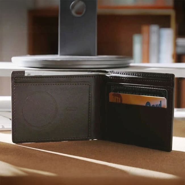Wallet+|世界初の Apple Find My と Google’s Find My Device を両方搭載したスマートウォレット