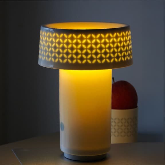 Fu Lamp|500 年の宮廷磁器技術を現代のランプに溶け込ませた逸品