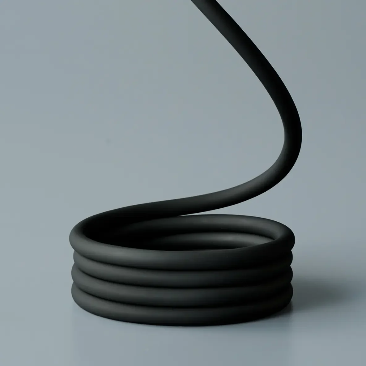 SPIRAL SILICONE CABLE|240W 対応で絡まりにくい、シリコンのしなやかさが魅力的な USB-C 充電ケーブル