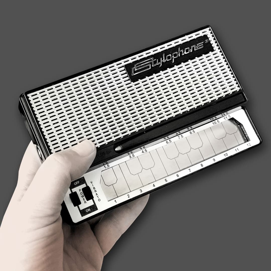 STYLOPHONE S-1|1968年レガシーを継ぐアイコニックミニシンセサイザー