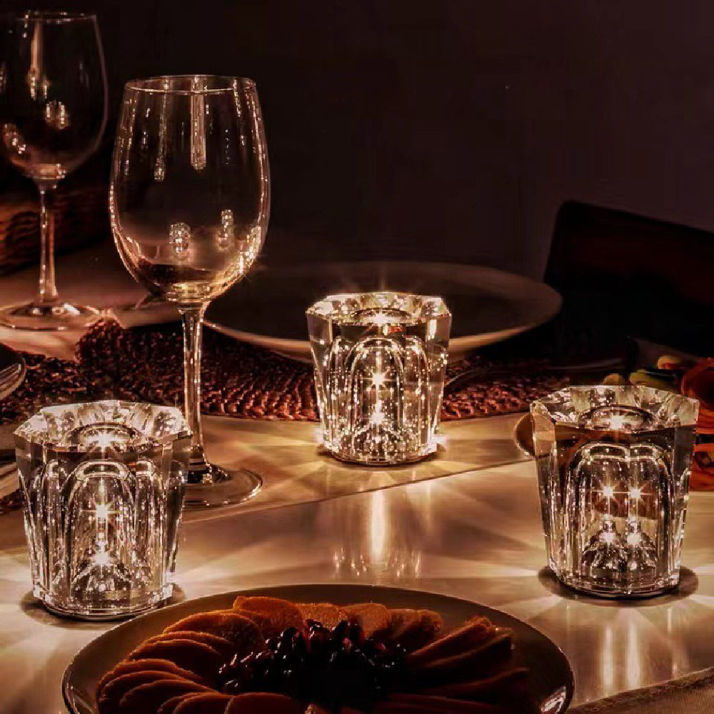 クリスタルガラスを使用した豪華な雰囲気のテーブルライト！充電式で 