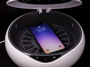 除菌しながらQiワイヤレス充電 GYBB UVC除菌充電器【マスク・スマホを回転して隅々まで徹底除菌】 - MODERN g | 近未来のライフスタイル