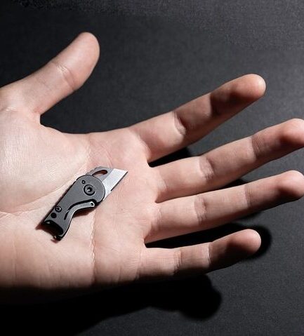 tinyBLADE｜超小型のタクティカルナイフが日常ツールをより機能的に