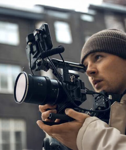 SIRUI 40mm T1.8 1.33X S35 AF Anamorphic Lens｜映像制作を次のレベルに引き上げる革新的レンズ