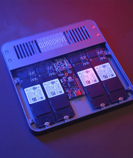 QuadDrive｜4スロット搭載のUSB4 SSDドライブエンクロージャ