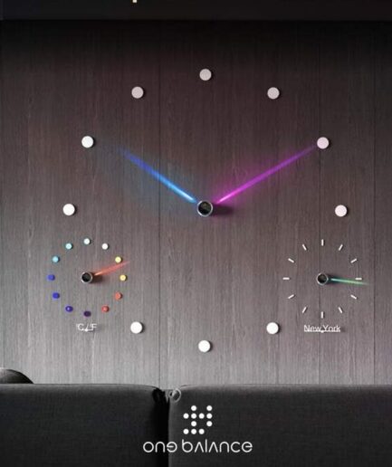 Hubble Traveller Smart Dot Clock｜境界を超えるミニマルなスマートクロノメーター