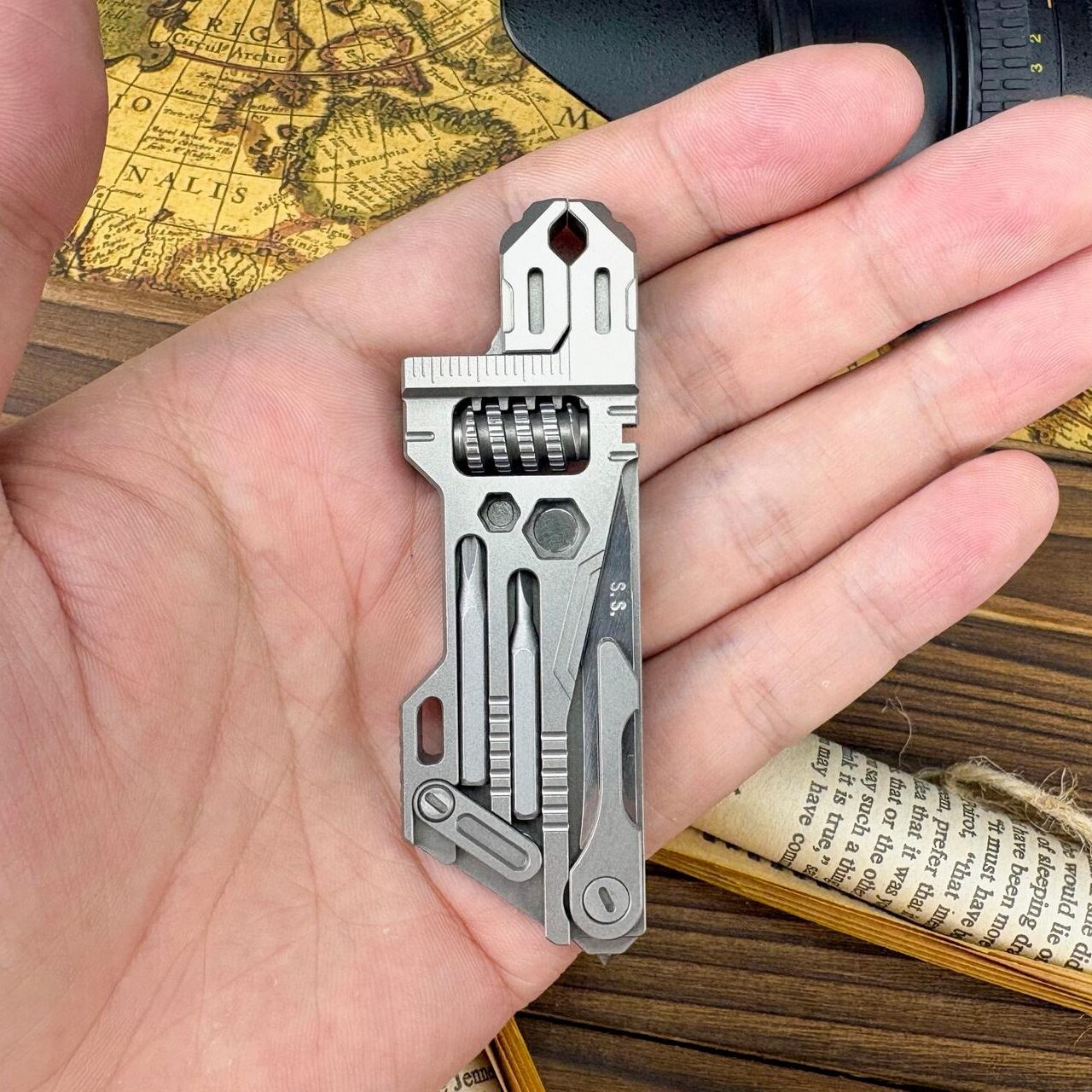 TITANIUM edge マッサージツール 寝付く チタン製