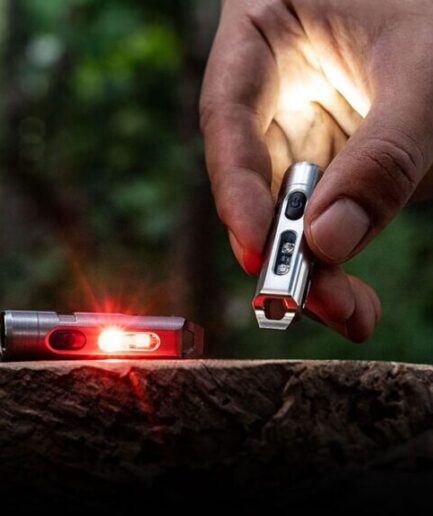Hunt Pro｜チタン製の5 LEDミニ懐中電灯＆ツール一体型
