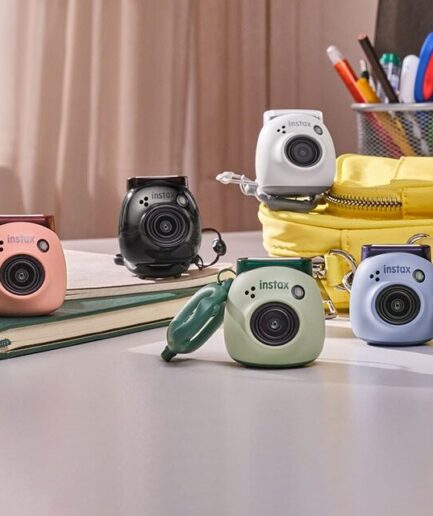instax Pal｜手のひらサイズのデジタルカメラで、日常をもっと自由に記録しよう