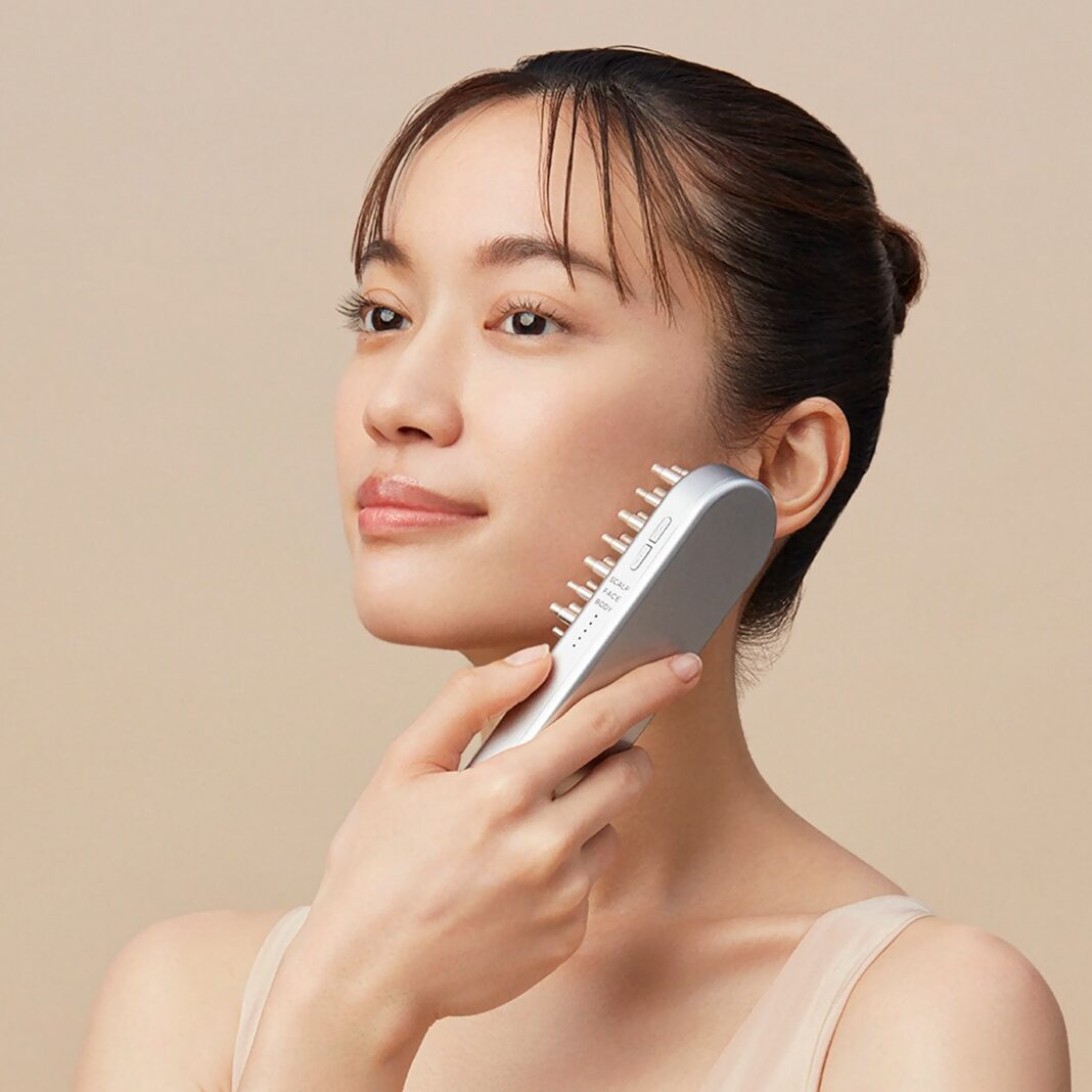 SALONIA EMSリフトブラシ｜表情筋・頭皮・ボディを引き締める多機能  