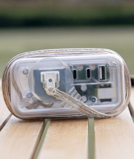 COOLKILLER｜視覚化された安全性を持ち運ぶ、透明な2-in-1ポータブル電源タップ