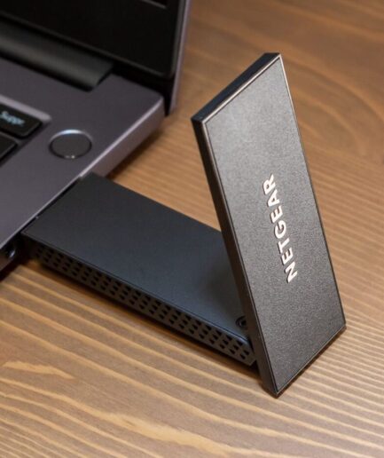 NETGEAR A8000｜WiFi 6Eの可能性を引き出すトライバンドUSBアダプター