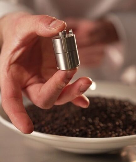 Milly Grinder｜どこにでも持ち運べる、キーチェーンサイズのスパイスグラインダー