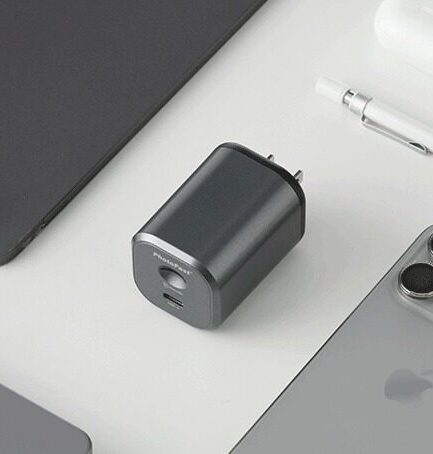 PhotoPower｜充電と自動バックアップを一歩で完了する究極のデバイス​