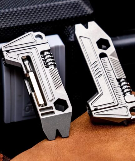 COMANDI Mini Wrench｜キーホルダーサイズで 8 つの機能を持つチタン製マルチツール