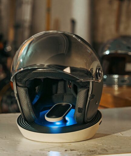 VENFLO Helmet Dryer｜汗と臭いを止め、フレッシュなヘルメット生活を叶える革新的なドライヤー