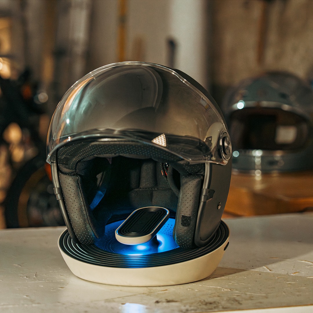 VENFLO Helmet Dryer 汗と臭いを止め フレッシュなヘルメット生活を叶える革新的なドライヤー
