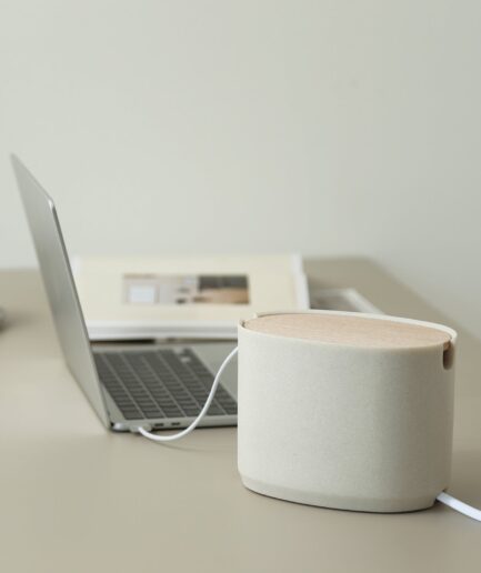 Oval Box Cable Storage｜デスクのケーブルを一括収納するコンパクトボックス