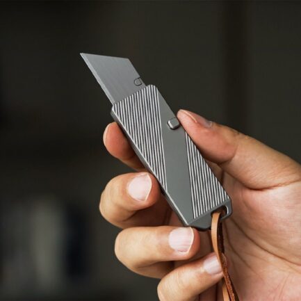 The Cubik｜重力を活かしたチタン製 EDC ポケットナイフ