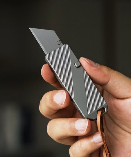 The Cubik｜重力を活かしたチタン製 EDC ポケットナイフ