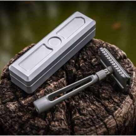 ModuRazor V2｜旅先でもスマートに髭をそる超コンパクトチタンカミソリ