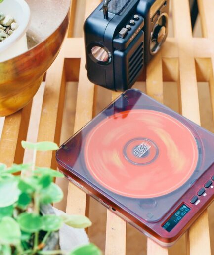 RELAX PIXEL TUNES｜レトロフューチャーなスケルトンデザインと高機能を兼ね備えたオシャレ機器