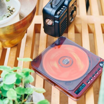 RELAX PIXEL TUNES｜レトロフューチャーなスケルトンデザインと高機能を兼ね備えたオシャレ機器