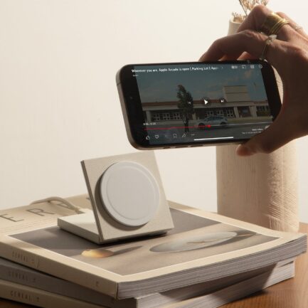 NATIVE UNION RISE｜折りたたみ式で多用途に対応するマグネットワイヤレス充電器