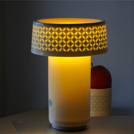 Fu Lamp｜500 年の宮廷磁器技術を現代のランプに溶け込ませた逸品