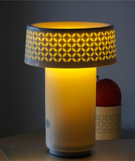 Fu Lamp｜500 年の宮廷磁器技術を現代のランプに溶け込ませた逸品
