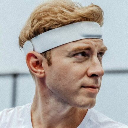 Nuromova N1｜オリンピアンも信頼する AI スポーツヘッドバンド 脳の状態をリアルタイムで追跡しトレーニングを最適化