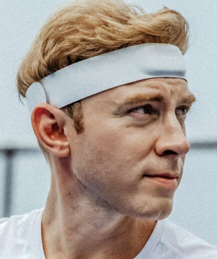 Nuromova N1｜オリンピアンも信頼する AI スポーツヘッドバンド 脳の状態をリアルタイムで追跡しトレーニングを最適化
