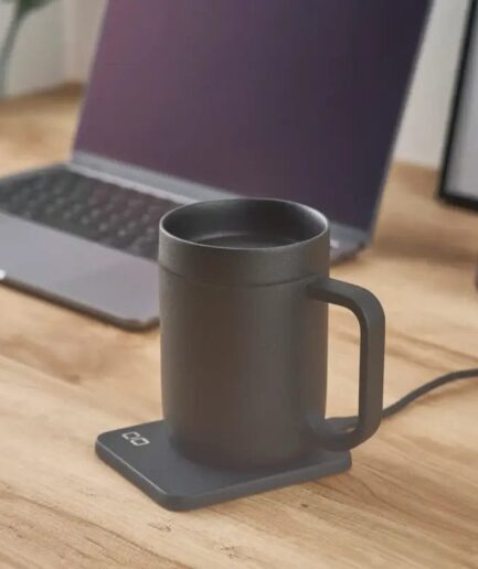 MugWarmer2｜冬のデスクを変える！飲み物保温とQi2充電が一体化した多機能ガジェット