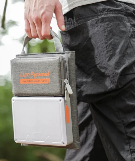 Lum Pyramid｜アウトドアと防災に対応するオールインワンソーラーモバイルバッテリー