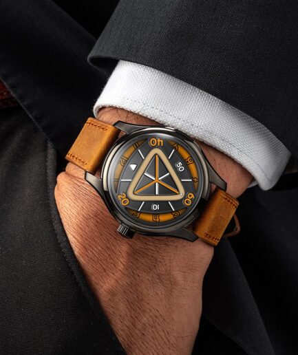 Triarch｜永遠のバランスを実現した磁気駆動式腕時計