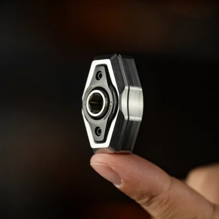 Titaner Ratchet｜世界最小 4° スイングで不可能を可能にする精密 EDC ツール
