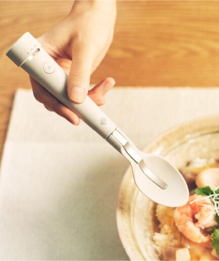 ELECTRICSALT Spoon｜微弱電気で減塩食の美味しさを引き出すスマート食器