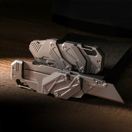 SyncraBlade｜メカデザインのチタニウム EDC ナイフ、リンクドスライドアクションが革命を起こす