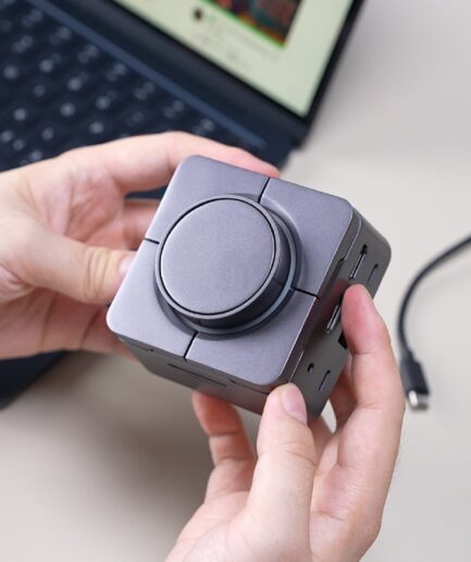 HubKey Gen2｜デュアル 4K ディスプレイ対応のカスタマイズ可能なショートカットハブ