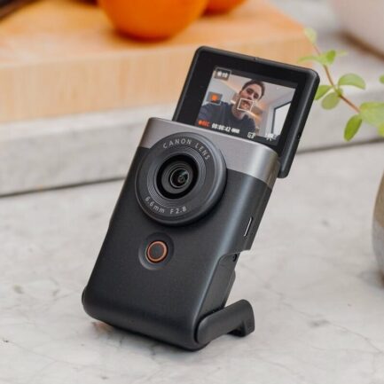 PowerShot V10｜コンパクトデジタルカメラの新基準を築くポケットサイズモデル