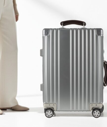 AERIONN Forma｜永続的な旅を支えるチタン製キャリーオンケース